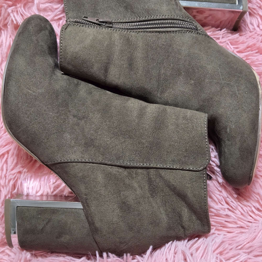 Hannah Olive Suede Heeled Boots Size 7